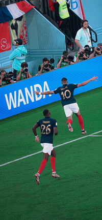 Free FIFA World Cup Qatar 2022 Kylian Mbappé Wallpaper 34 for iPhone and Android