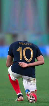 Free Kylian Mbappé Wallpaper 19 for iPhone and Android