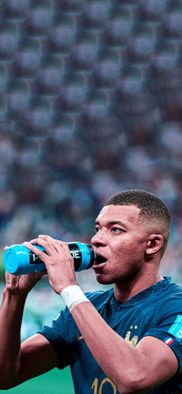 Free Kylian Mbappé Wallpaper 26 for iPhone and Android