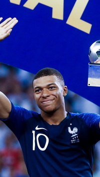 Free Kylian Mbappé Wallpaper 5 for iPhone and Android